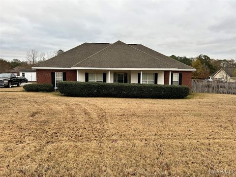 Photo of 79 Meadowlane Court, Wetumpka, AL 36092 (MLS # 581965)