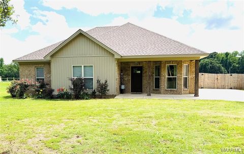 Photo of 1670 Rifle Range Road, Wetumpka, AL 36093 (MLS # 583496)