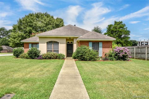 Photo of 304 RIVER OAKS Drive, Wetumpka, AL 36092 (MLS # 588919)
