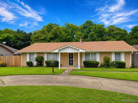 Photo of 3519 Carter Hill Road, Montgomery, AL 36111 (MLS # 587115)