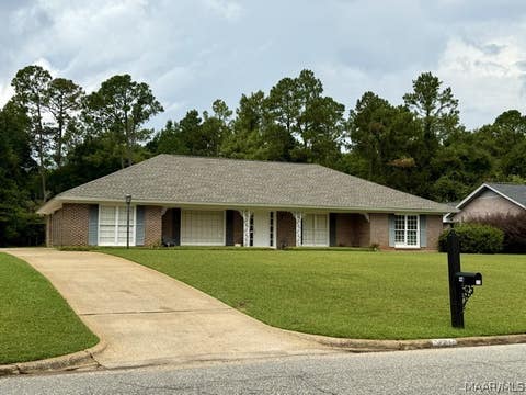 Photo of 327 Seminole Drive, Montgomery, AL 36117 (MLS # 589399)