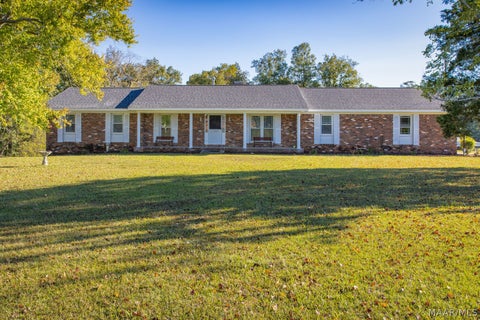 Photo of 1304 County Road 39 Road, Deatsville, AL 36022 (MLS # 591234)