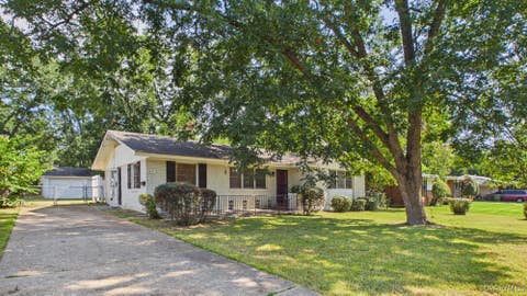 Photo of 3543 Royal Crest Drive, Montgomery, AL 36109 (MLS # 589534)