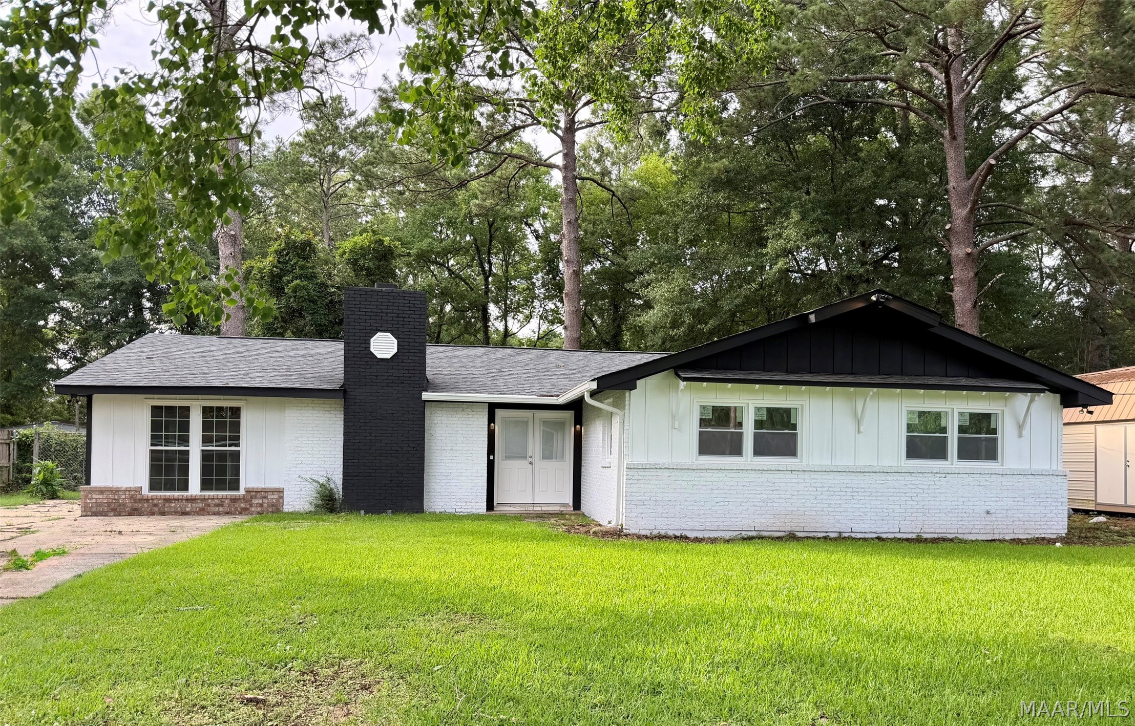 Photo 1 of 18 — 2711 Gwynnbrook Road, Montgomery, AL 36116