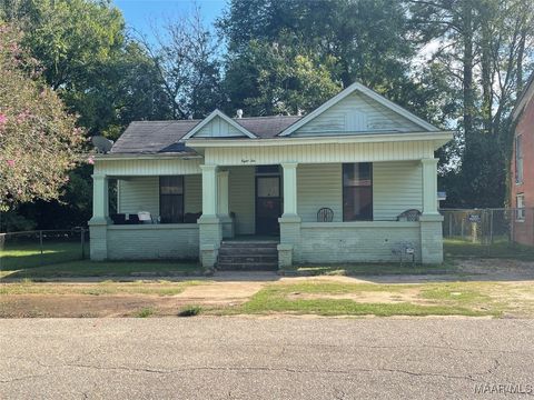 Photo of 810 Minter Avenue, Selma, AL 36701 (MLS # 563788)
