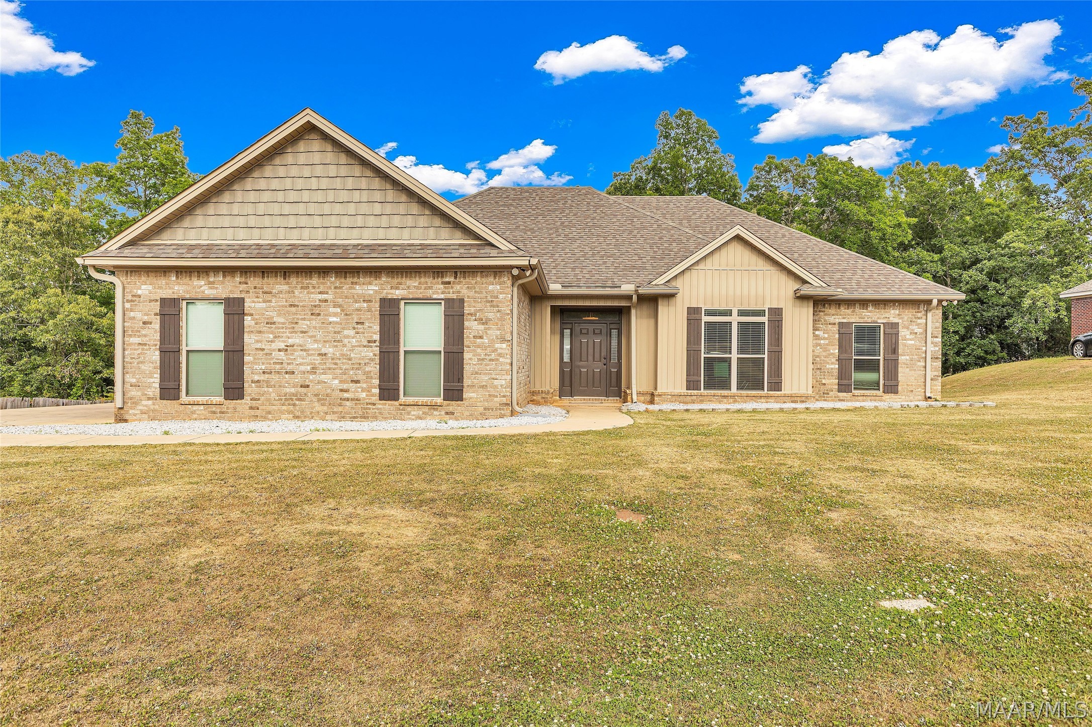 Photo 1 of 32 — 322 Sunnybrook Drive, Deatsville, AL 36022