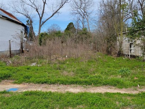 Photo of 2025 Eugene Avenue, Selma, AL 36703 (MLS # 572052) Photo of 2025 Eugene Avenue, Selma, AL 36703 (MLS # 572052)