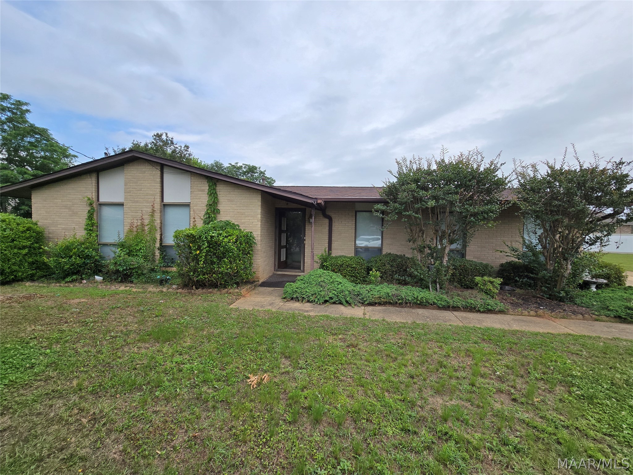 Photo 1 of 30 — 114 E Teri Court, Prattville, AL 36066