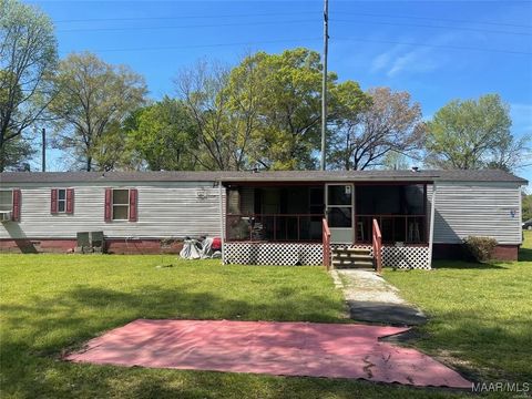 Photo of 1323 Ceola L Miller Avenue, Selma, AL 36701 (MLS # 579977)