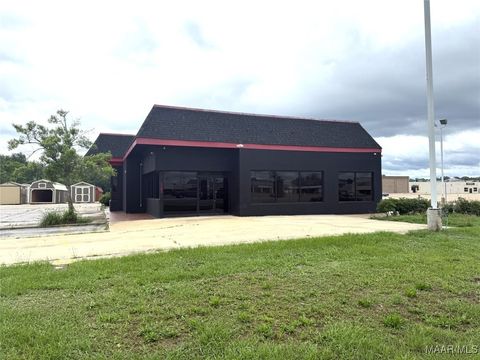 Photo of 1303 E Highland Avenue, Selma, AL 36703 (MLS # 576269)
