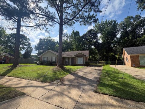 Photo of 1024 N Burbank Drive, Montgomery, AL 36117 (MLS # 588284)