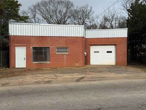 Photo of 2135 Mt Meigs Road, Montgomery, AL 36107 (MLS # 582656)