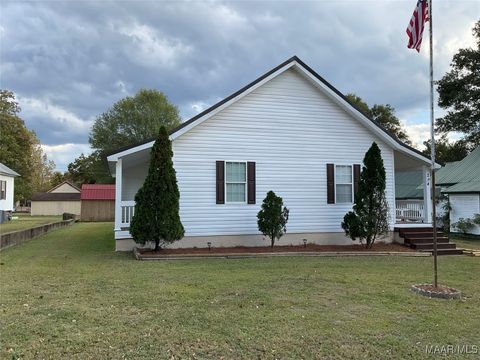 Photo of 214 Ashurst Avenue, Tallassee, AL 36078 (MLS # 581312)
