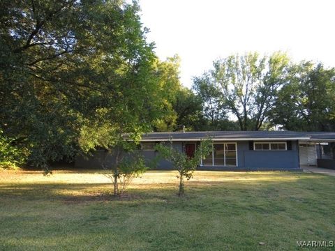 Photo of 2712 GREENBRIAR Road, Montgomery, AL 36111 (MLS # 580883)