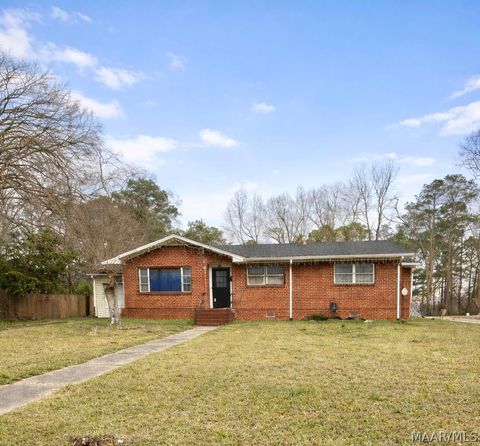 Photo of 411 Howard Road, Tuskegee, AL 36088 (MLS # 584281)