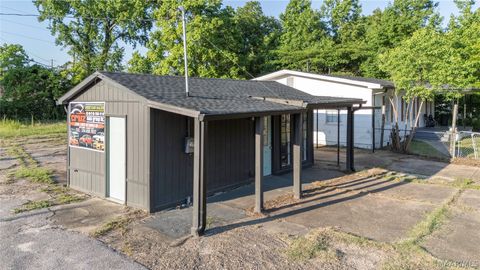 Photo of 3300 Lower Wetumpka Road, Montgomery, AL 36110 (MLS # 586796)