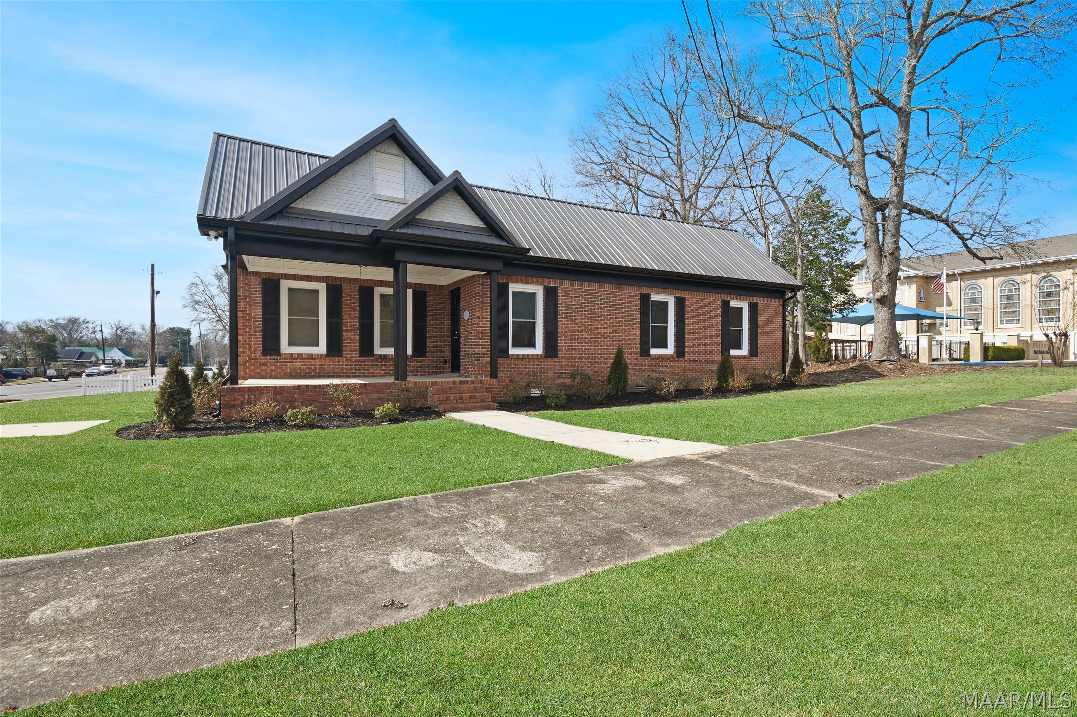 203 8th Street - Photo 4