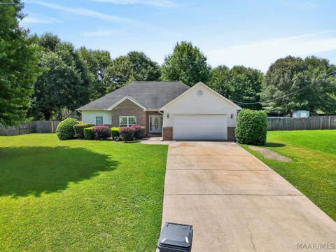 Photo of 221 County Road 164, Jemison, AL 35085 (MLS # 588941)