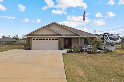 Photo of 928 County Road 733, Clanton, AL 35045 (MLS # 590969)