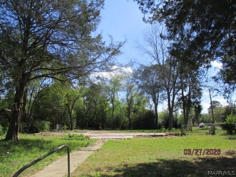 Photo of 2304 OVERHILL Road, Montgomery, AL 36116 (MLS # 584853)