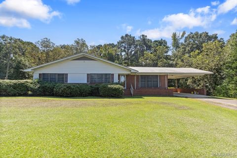 Photo of 400 Studdard Drive, Clanton, AL 35045 (MLS # 583805)