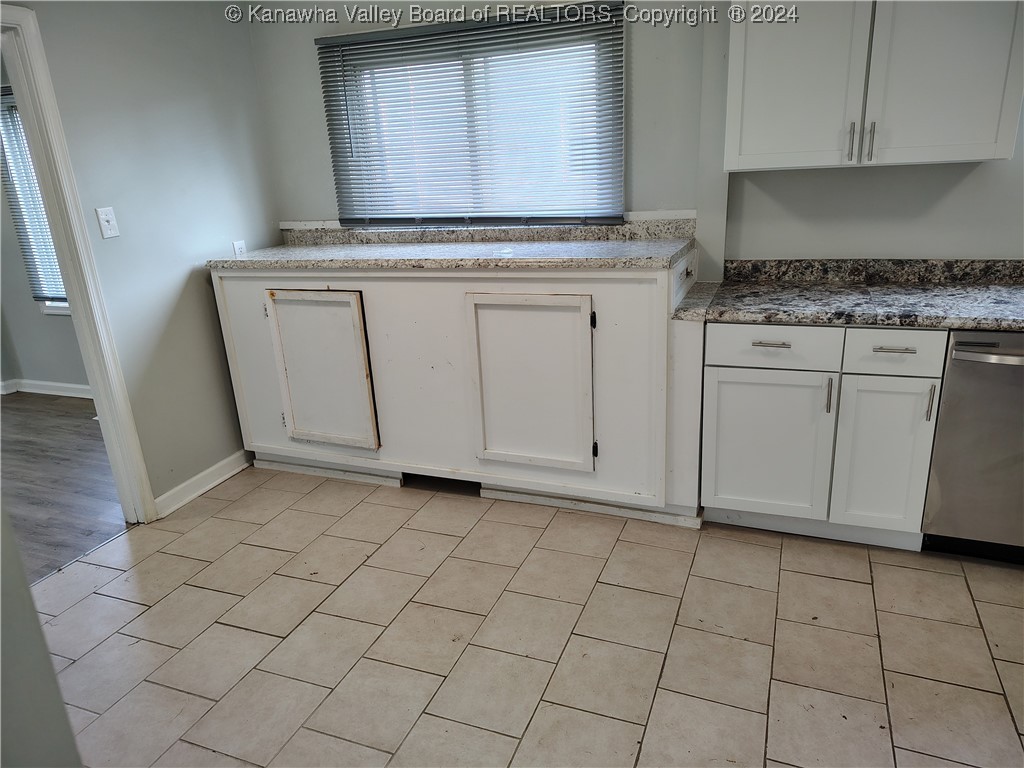 Dunbar, West Virginia 25064, United States, 3 Bedrooms Bedrooms, ,1 BathroomBathrooms,Residential,Pending,36778