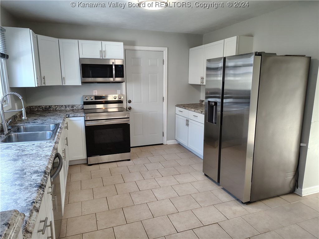 Dunbar, West Virginia 25064, United States, 3 Bedrooms Bedrooms, ,1 BathroomBathrooms,Residential,Pending,36778