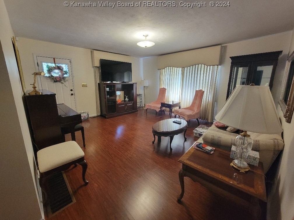 Chesapeake, West Virginia 25315, United States, 4 Bedrooms Bedrooms, ,2 BathroomsBathrooms,Residential,Active,27709