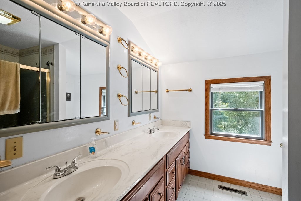 West Virginia 26206, United States, 4 Bedrooms Bedrooms, ,3 BathroomsBathrooms,Residential,Active,197823