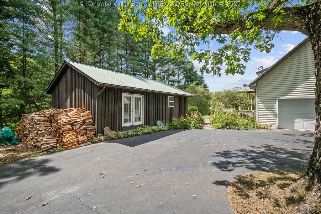 West Virginia 26206, United States, 4 Bedrooms Bedrooms, ,3 BathroomsBathrooms,Residential,Active,197823