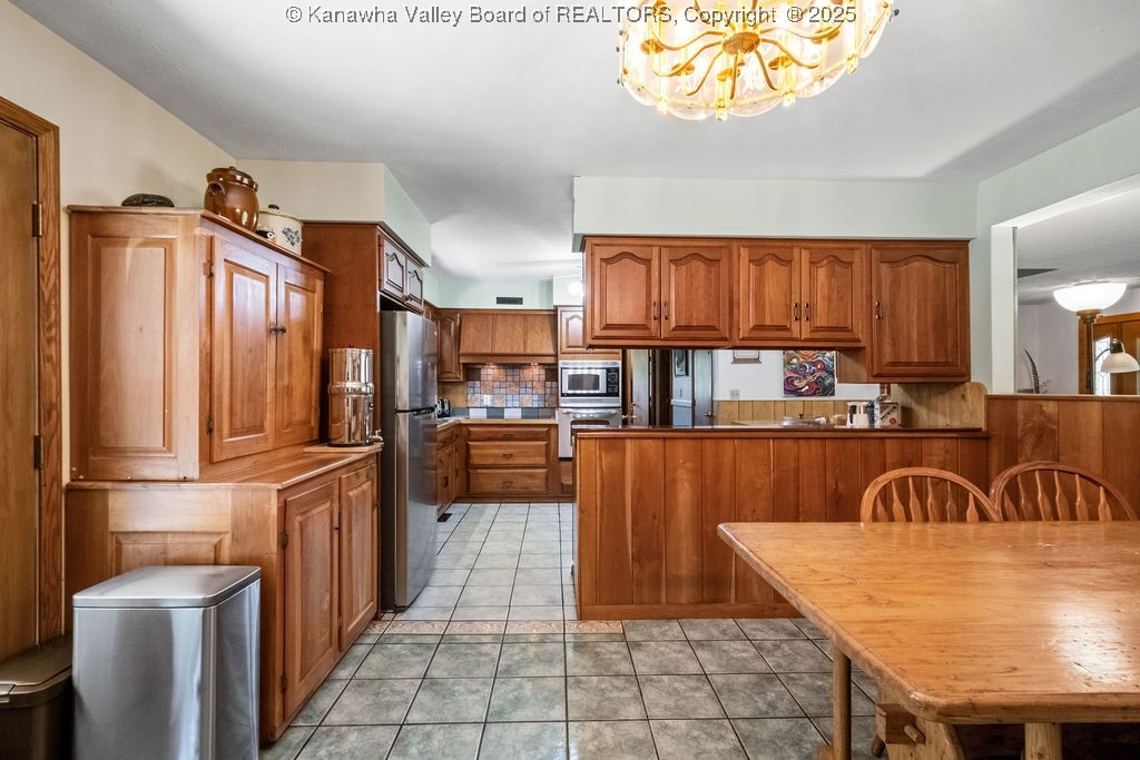 West Virginia 26206, United States, 4 Bedrooms Bedrooms, ,3 BathroomsBathrooms,Residential,Active,197823