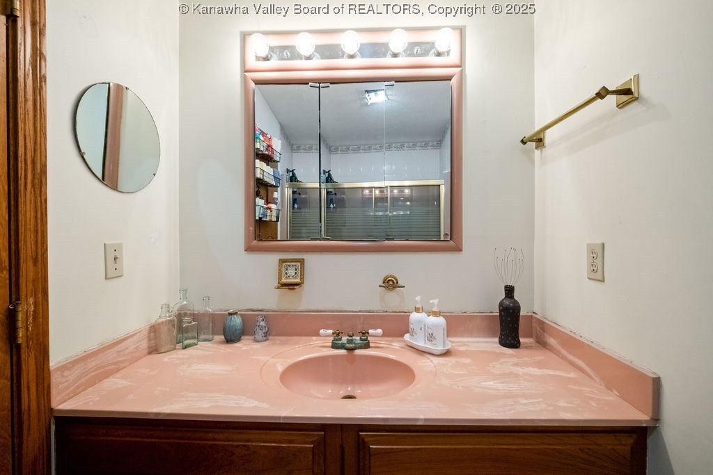 West Virginia 26206, United States, 4 Bedrooms Bedrooms, ,3 BathroomsBathrooms,Residential,Active,197823