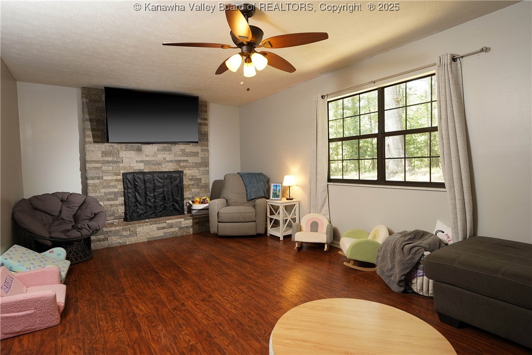 Charleston, West Virginia 25313, United States, 3 Bedrooms Bedrooms, ,3 BathroomsBathrooms,Residential,Active,193876