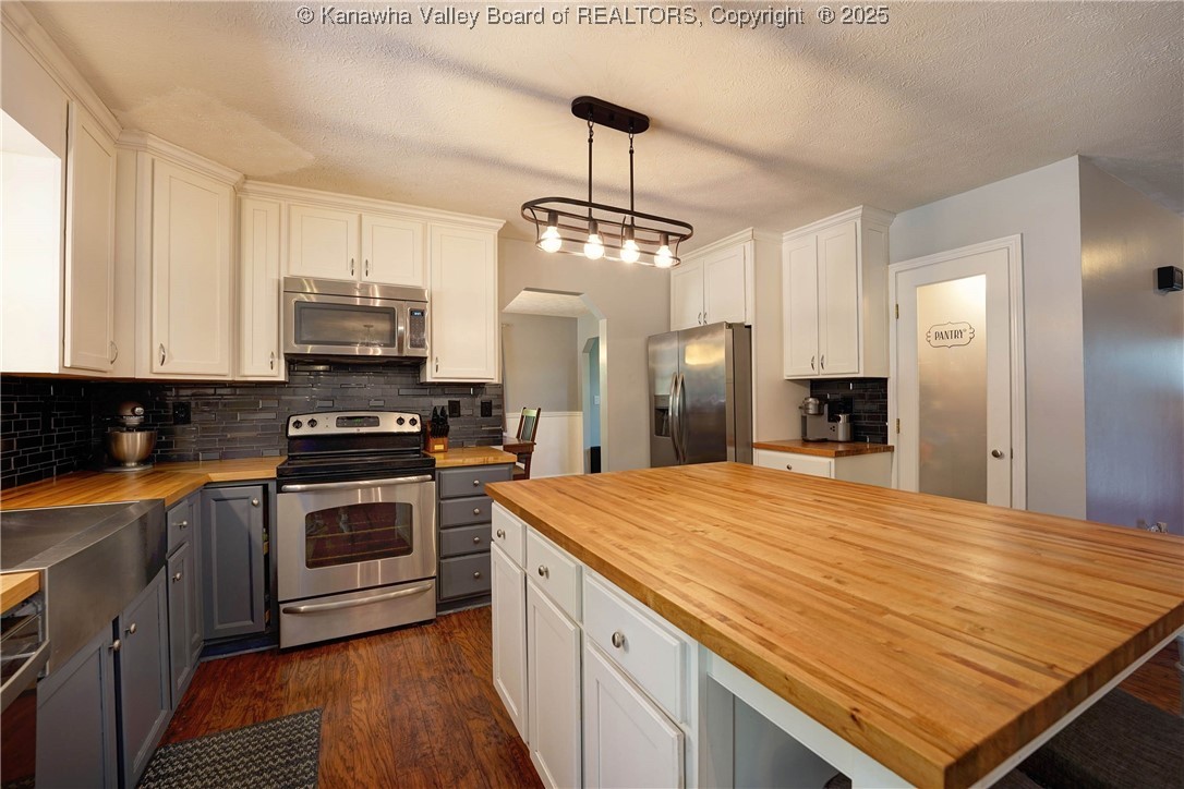 Charleston, West Virginia 25313, United States, 3 Bedrooms Bedrooms, ,3 BathroomsBathrooms,Residential,Active,193876