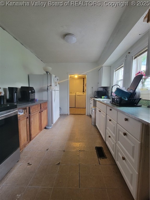 Dunbar, West Virginia 25064, United States, 2 Bedrooms Bedrooms, ,1 BathroomBathrooms,Residential,Active,171809