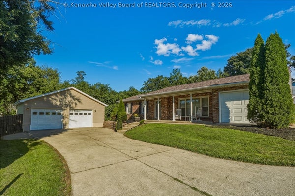 1924 PINEWOOD DR, CHARLESTON, WV 25320 - Image 2d637c8bc159451afef14200943e8a3b/2528158158