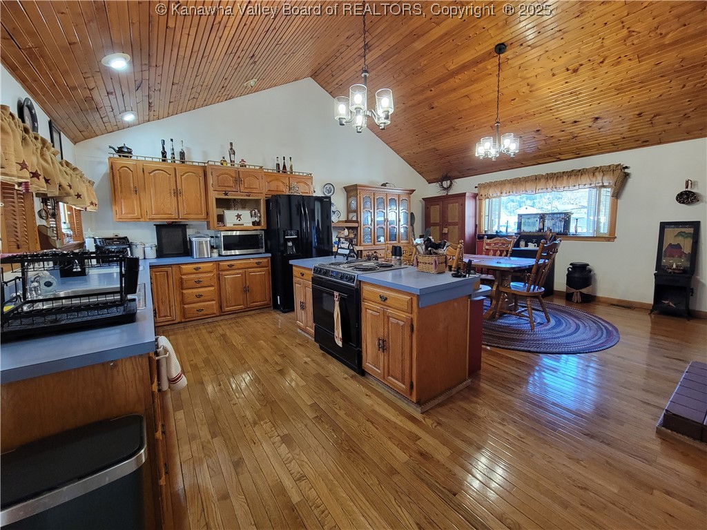 East Bank, West Virginia 25015, United States, 3 Bedrooms Bedrooms, ,2 BathroomsBathrooms,Residential,Pending,92304