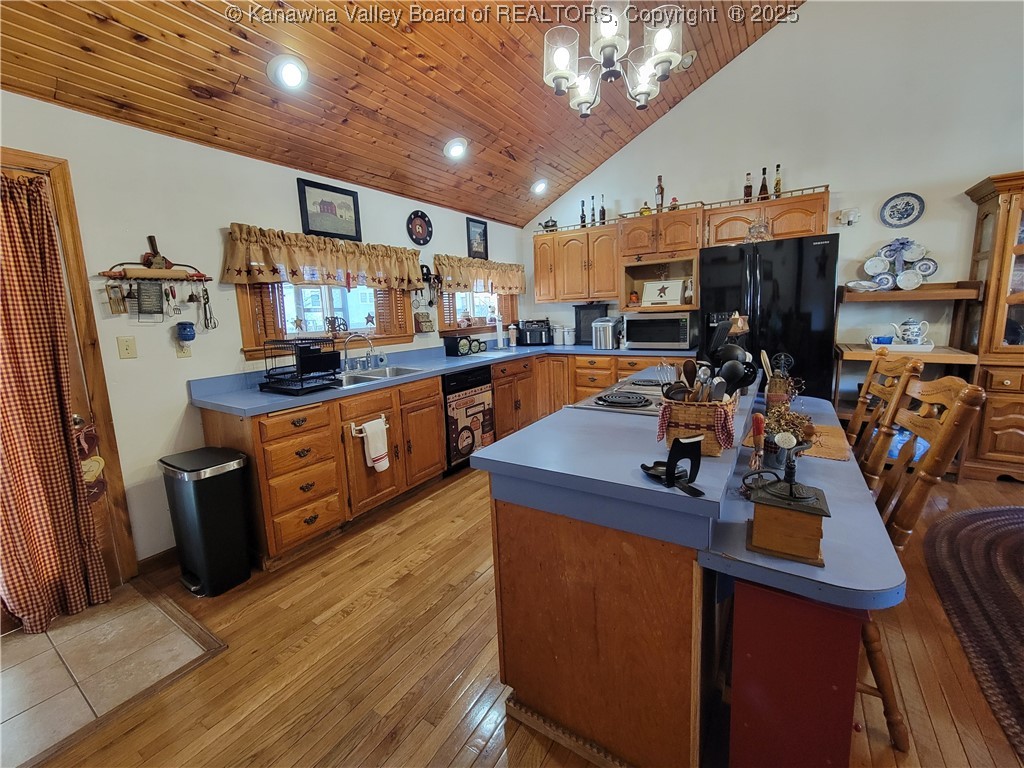 East Bank, West Virginia 25015, United States, 3 Bedrooms Bedrooms, ,2 BathroomsBathrooms,Residential,Pending,92304