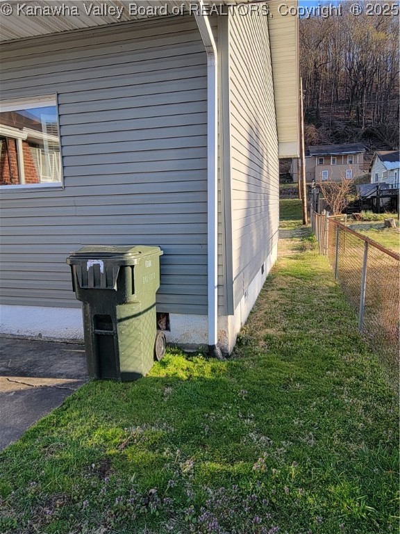 East Bank, West Virginia 25015, United States, 3 Bedrooms Bedrooms, ,2 BathroomsBathrooms,Residential,Pending,92304