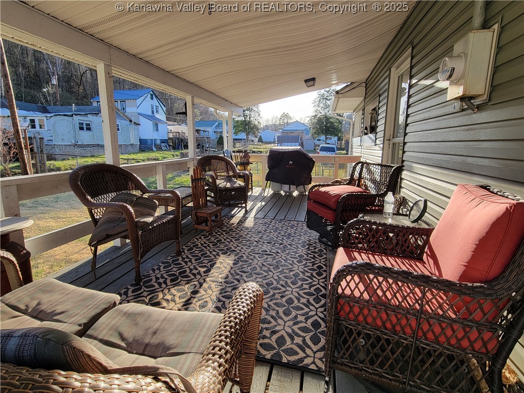 East Bank, West Virginia 25015, United States, 3 Bedrooms Bedrooms, ,2 BathroomsBathrooms,Residential,Pending,92304