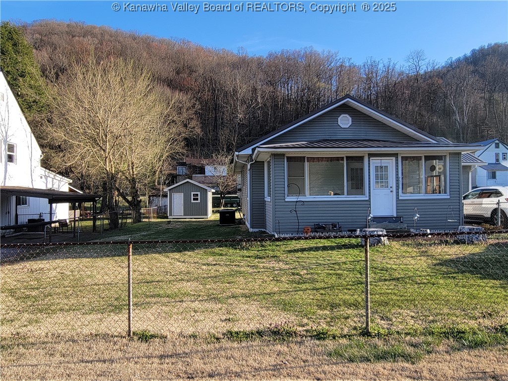 East Bank, West Virginia 25015, United States, 3 Bedrooms Bedrooms, ,2 BathroomsBathrooms,Residential,Pending,92304