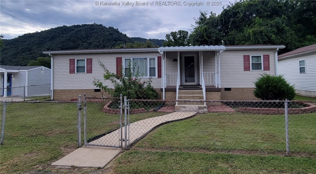 Hansford, West Virginia 25103, United States, 3 Bedrooms Bedrooms, ,2 BathroomsBathrooms,Residential,Active,201900