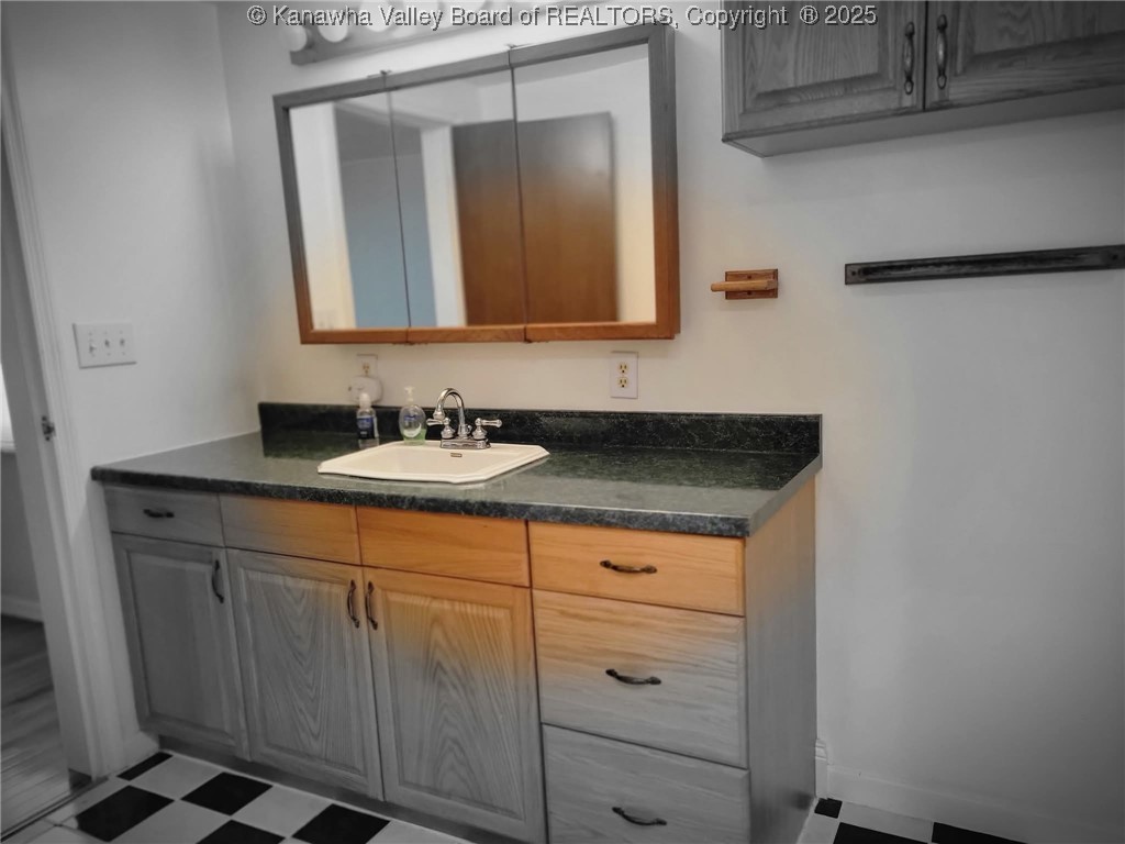 Hansford, West Virginia 25103, United States, 3 Bedrooms Bedrooms, ,2 BathroomsBathrooms,Residential,Active,201900