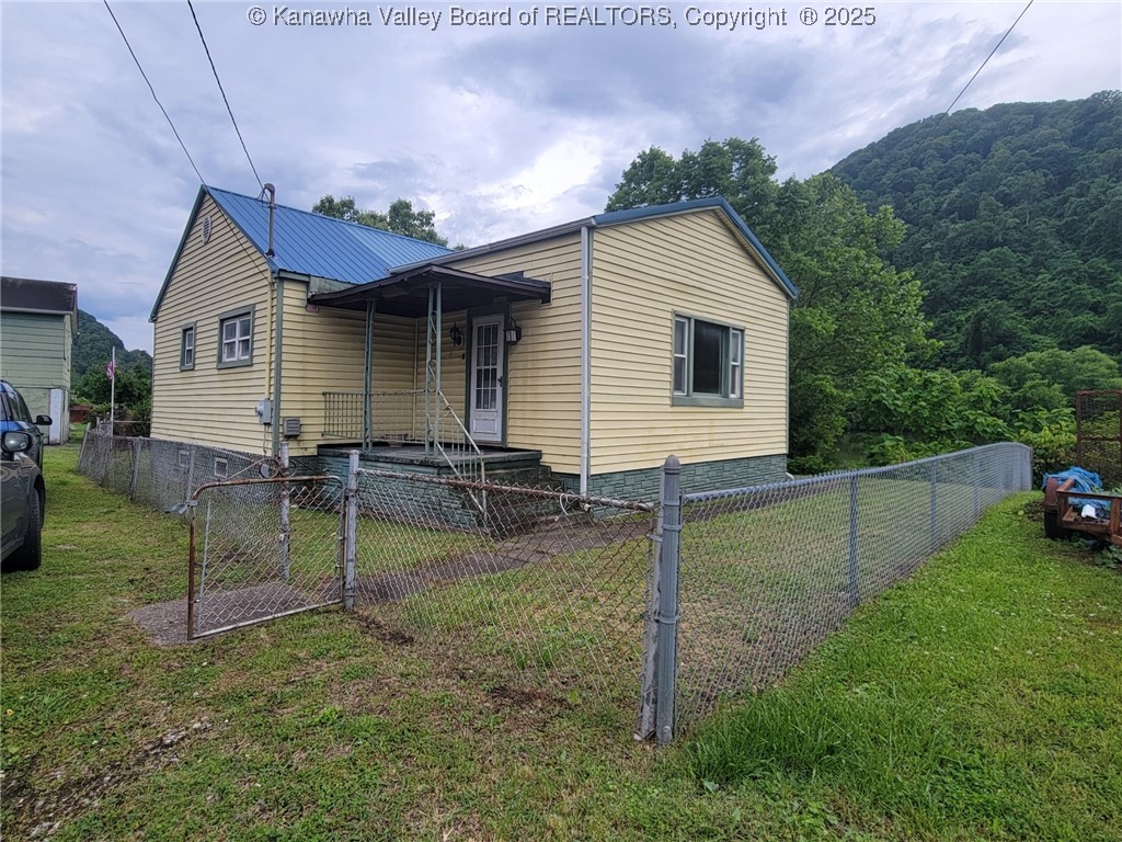 Smithers, West Virginia 25186, United States, 2 Bedrooms Bedrooms, ,1 BathroomBathrooms,Residential,Active,141190