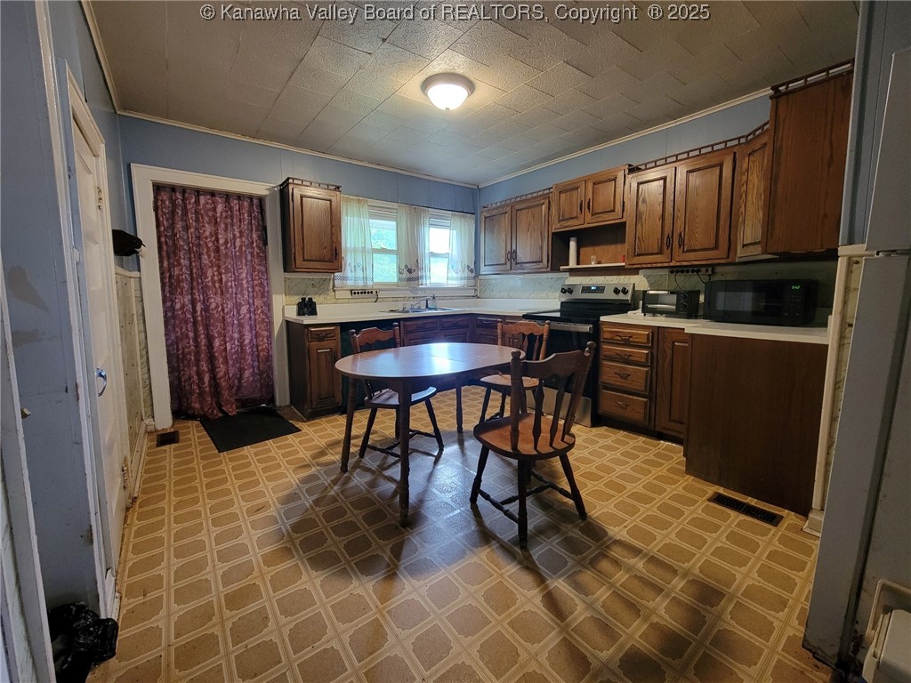 Smithers, West Virginia 25186, United States, 2 Bedrooms Bedrooms, ,1 BathroomBathrooms,Residential,Active,141190