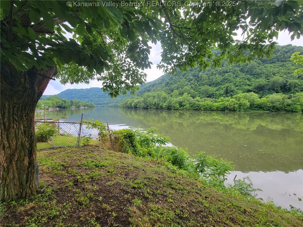 Smithers, West Virginia 25186, United States, 2 Bedrooms Bedrooms, ,1 BathroomBathrooms,Residential,Active,141190