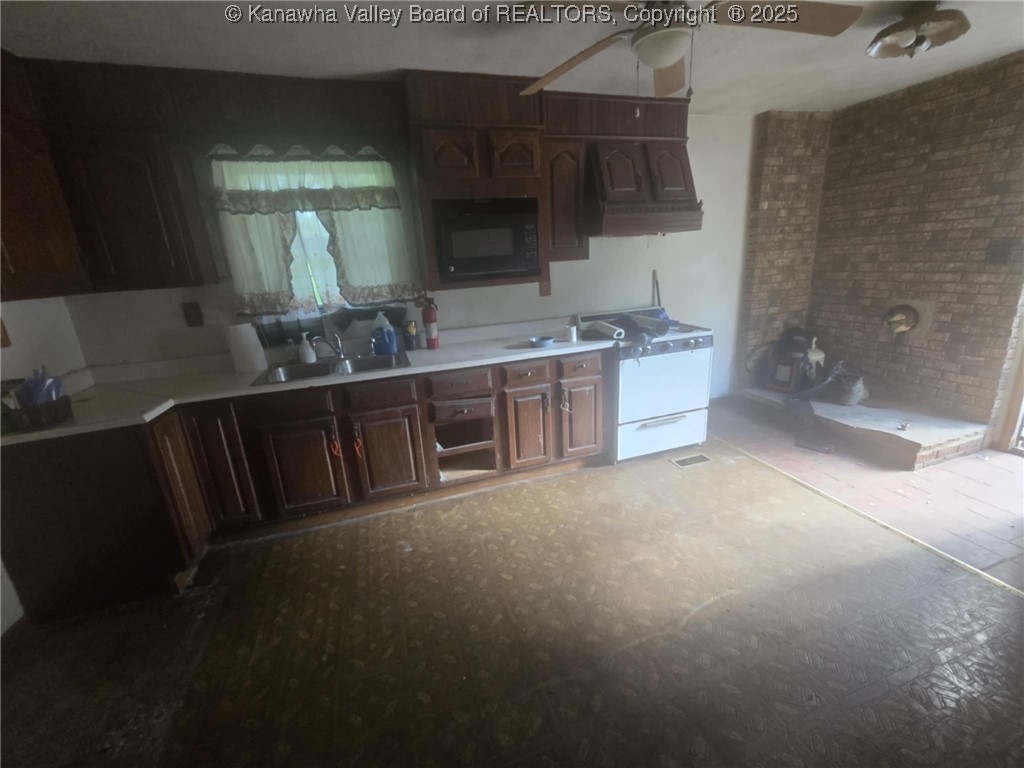 Charleston, West Virginia 25313, United States, 2 Bedrooms Bedrooms, ,1 BathroomBathrooms,Residential,Active,189592