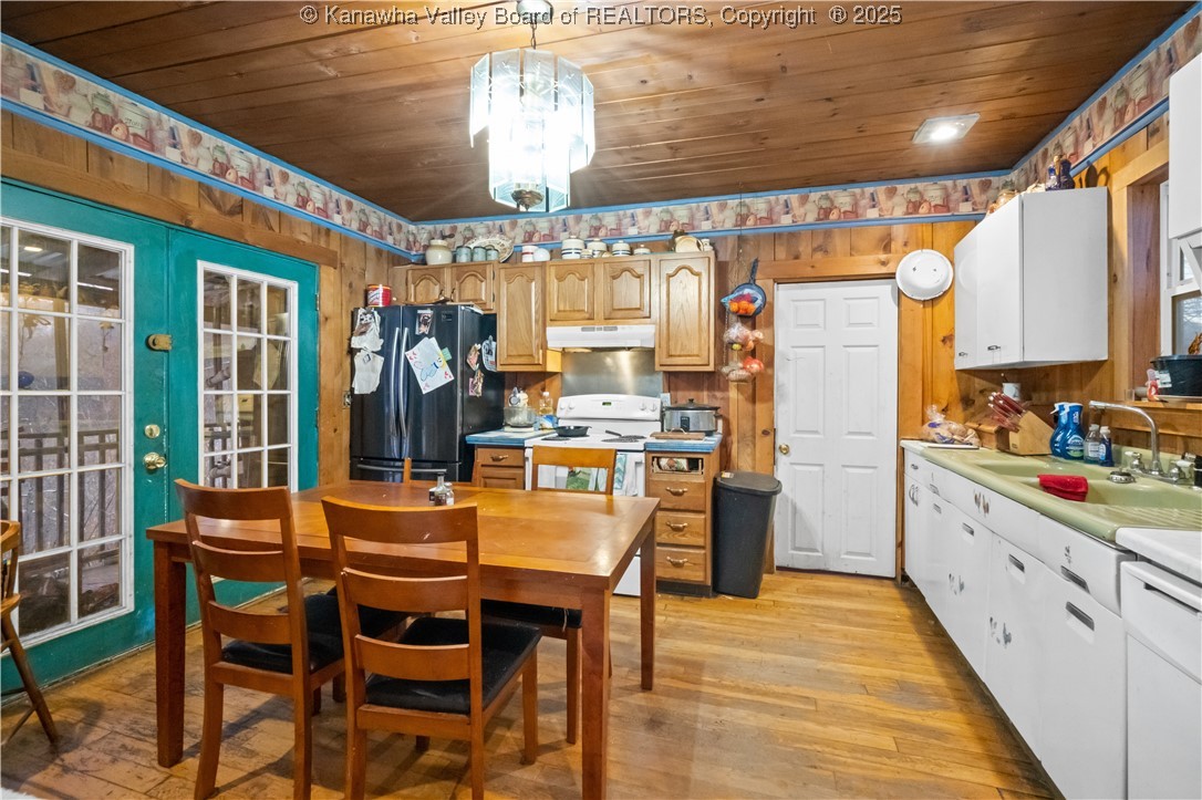 Racine, West Virginia 25165, United States, 2 Bedrooms Bedrooms, ,1 BathroomBathrooms,Residential,Active,14324