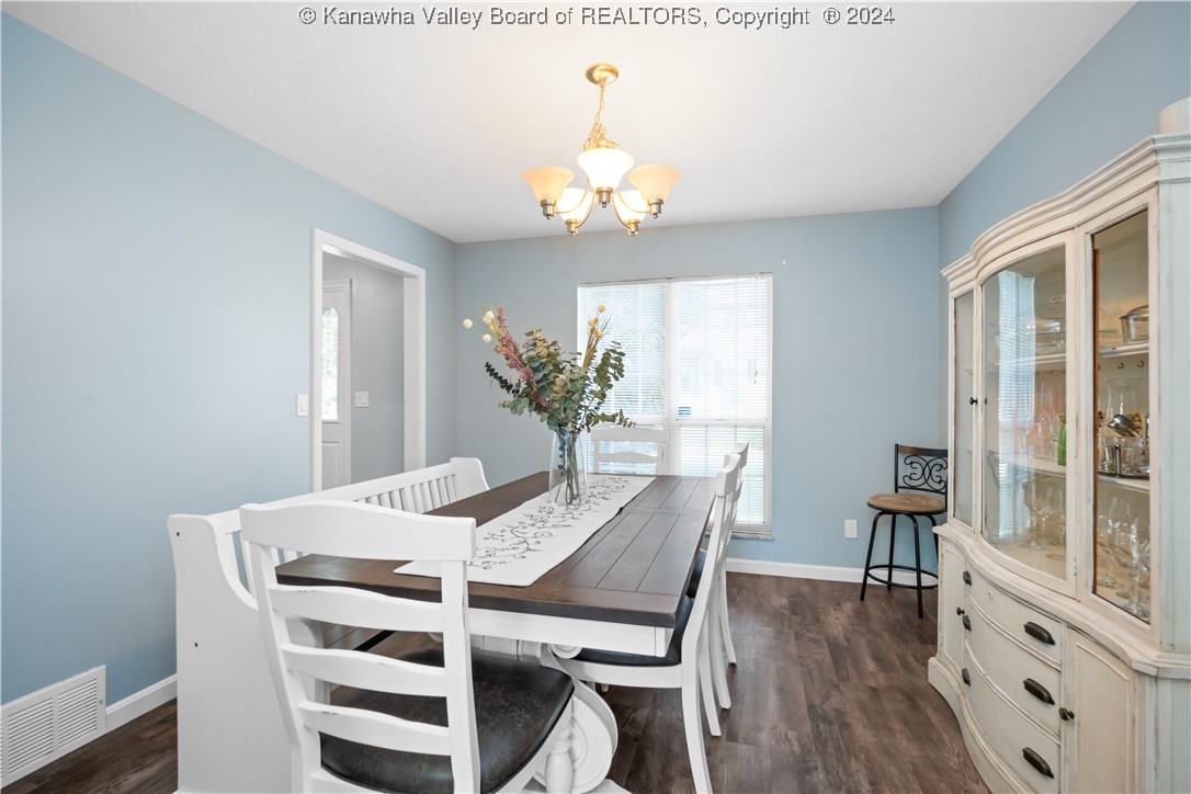 Hurricane, West Virginia 25526, United States, 3 Bedrooms Bedrooms, ,3 BathroomsBathrooms,Residential,Pending,43030