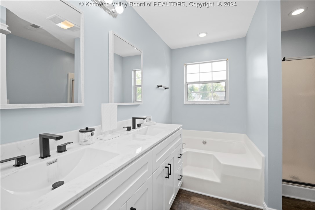 Hurricane, West Virginia 25526, United States, 3 Bedrooms Bedrooms, ,3 BathroomsBathrooms,Residential,Pending,43030